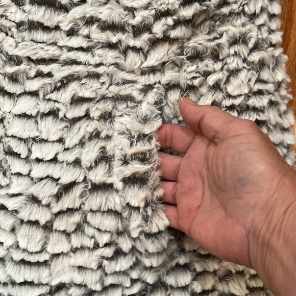 Casual Identity Women’s Size Large NWT Faux Fur Vest Ivory Quilted Adj Waist - Picture 5 of 15